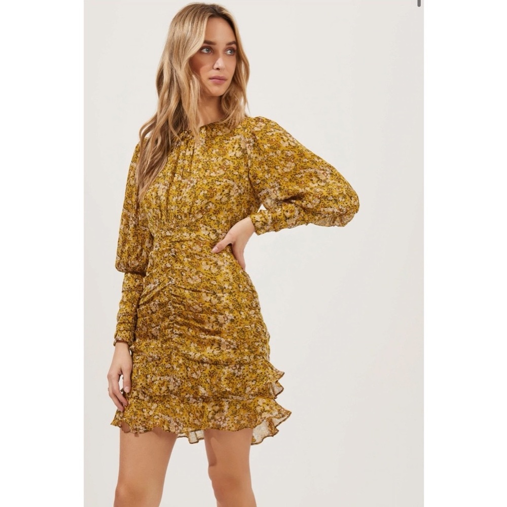 ASTR The Label Claremore Yellow Floral Print Ruched Long Sleeve Dress, X-Small
